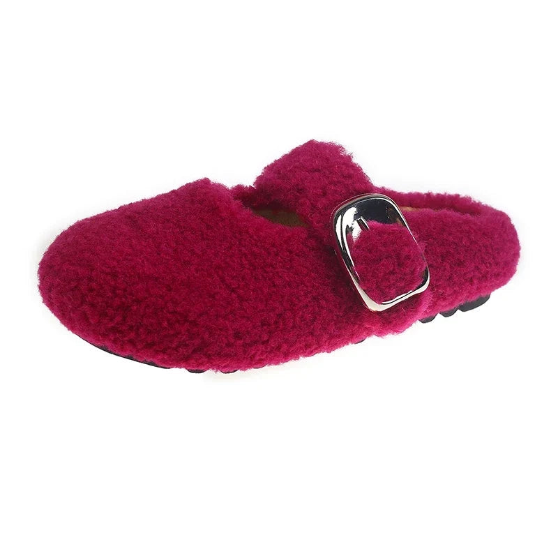 Ballerine sabot da donna foderate, con fibbia decorativa, ideali per un look casual o chic.
