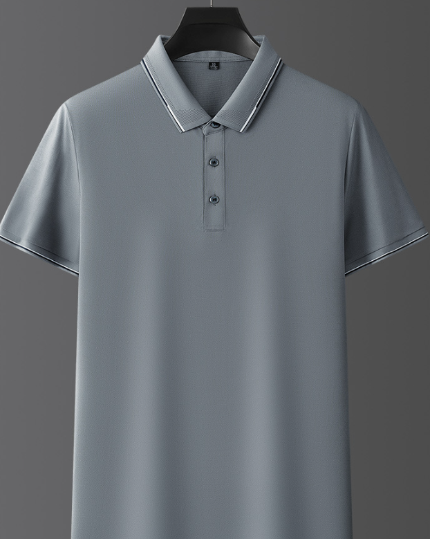 Polo estiva uomo azzurra, manica corta, per un look fresco e impeccabile. Stile estivo comodo.