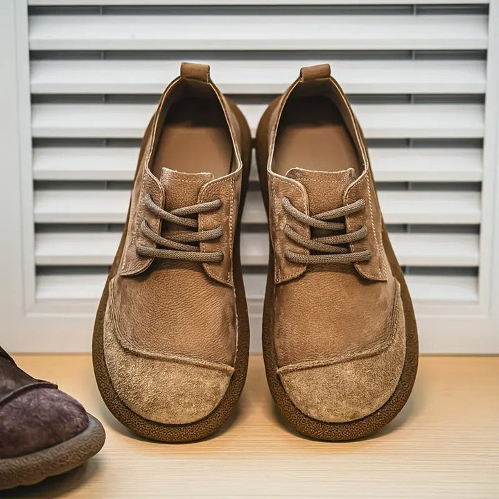 Scarpe uomo eleganti in pelle marrone con lacci, ideali per comfort quotidiano e look casual chic.