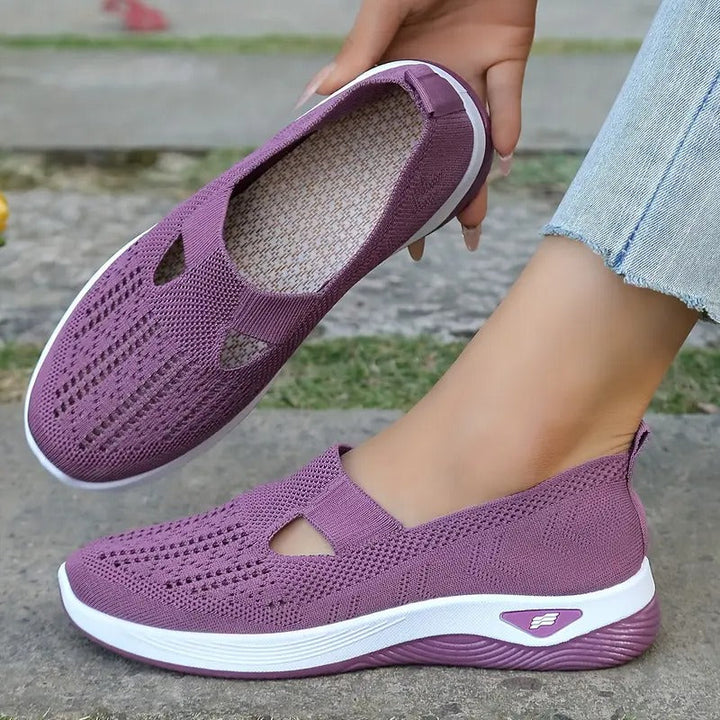 Scarpe casual slip-on donna, facili da indossare e togliere, con suola robusta per passeggiate sicure.