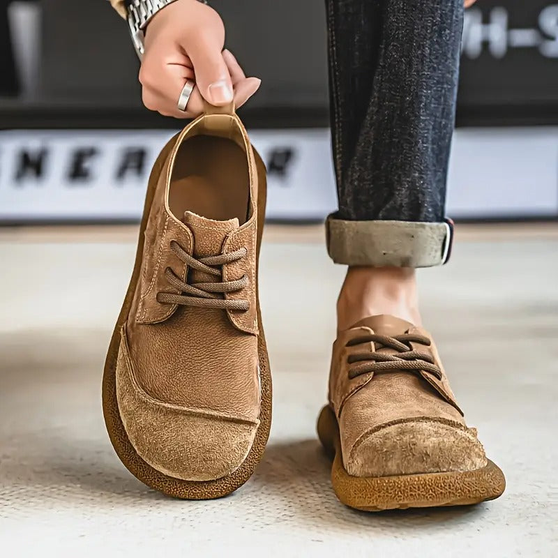 Scarpe uomo versatili in pelle marrone con lacci, per unire eleganza e comfort dal casual al formale.