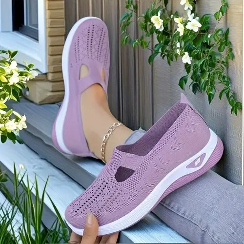Comode scarpe slip-on da donna per camminata, con design moderno e suola flessibile per comfort duraturo.