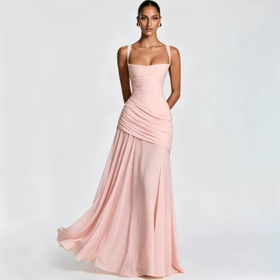 Abito da cerimonia donna primaverile, maxi con scollo quadrato e drappeggio per un look sofisticato.