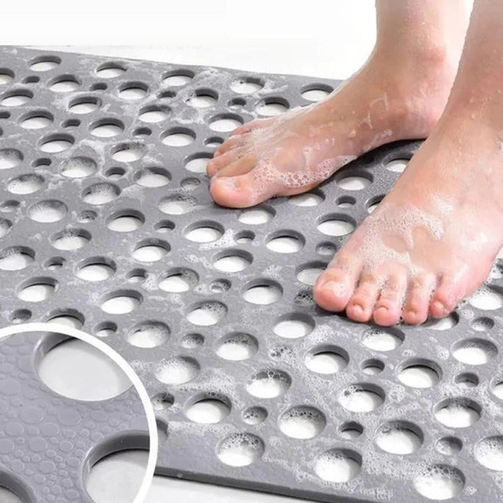Tappetino doccia antiscivolo con ventose, offre stabilità e igiene, riduce rischi in bagno.