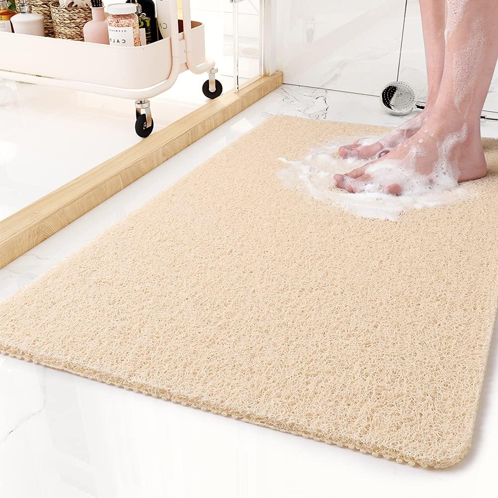 Tappetino bagno morbido per comfort piedi, con superficie testurizzata antiscivolo. Lavabile, ideale per doccia.
