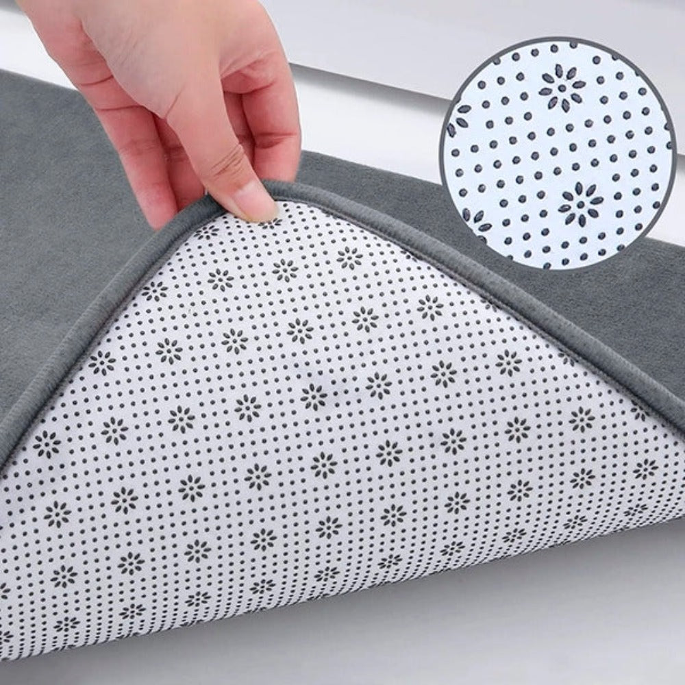 Lussuoso tappetino bagno memory foam, offre benessere e morbidezza, perfetto accessorio per il tuo bagno.