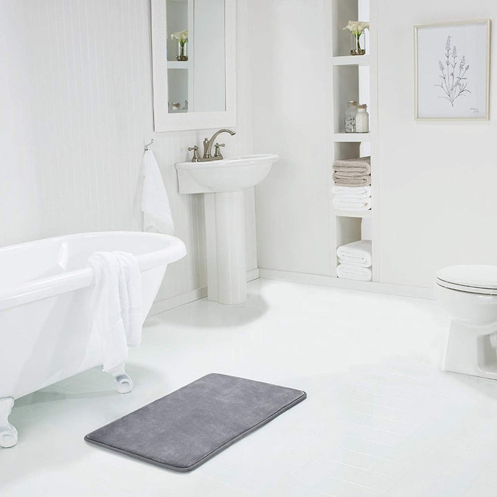 Tappetino bagno memory foam antiscivolo e ultra morbido, asciugatura rapida per igiene e sicurezza.