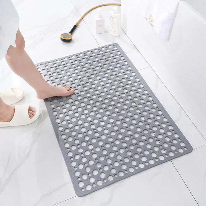 Tappetino doccia antiscivolo per anziani e bambini, garantisce sicurezza in vasca o piatto doccia.