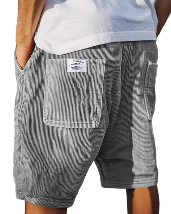 Shorts uomo casual a coste, vestibilità rilassata, ideali per comfort estivo in vacanza e relax.
