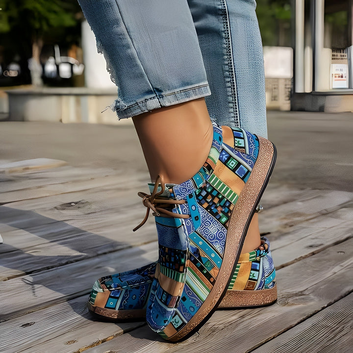 Eleganti sneakers donna comfort ammortizzato, ideali per passeggio e casual. Design artistico e leggere.