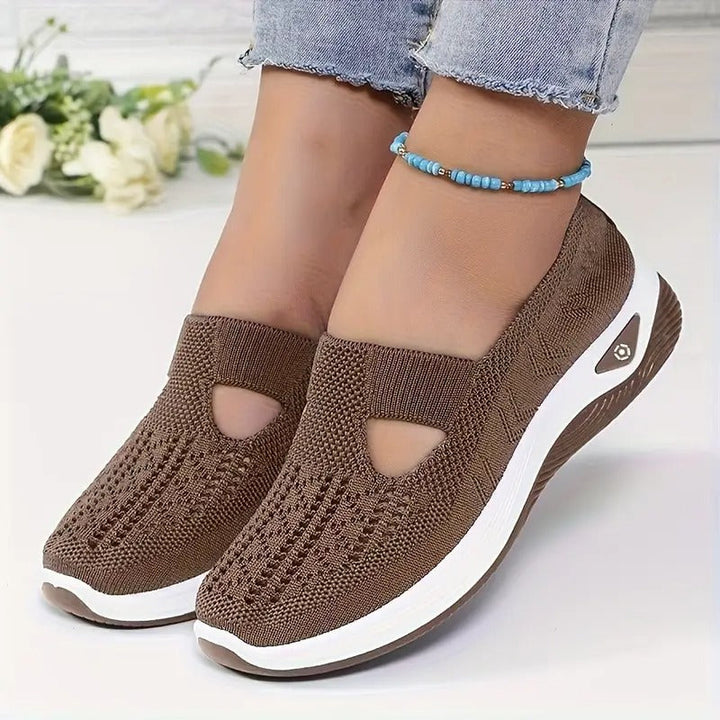 Sneakers slip-on leggere da donna ideali per il viaggio, con design pratico e comfort elevato.