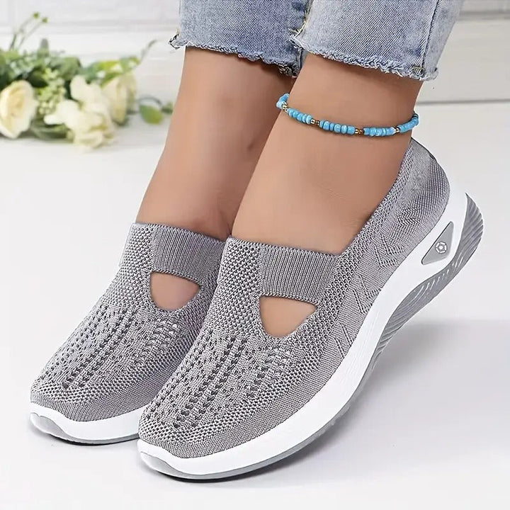 Scarpe casual donna slip-on con tomaia traspirante e suola antiscivolo, perfette per lunghe camminate.
