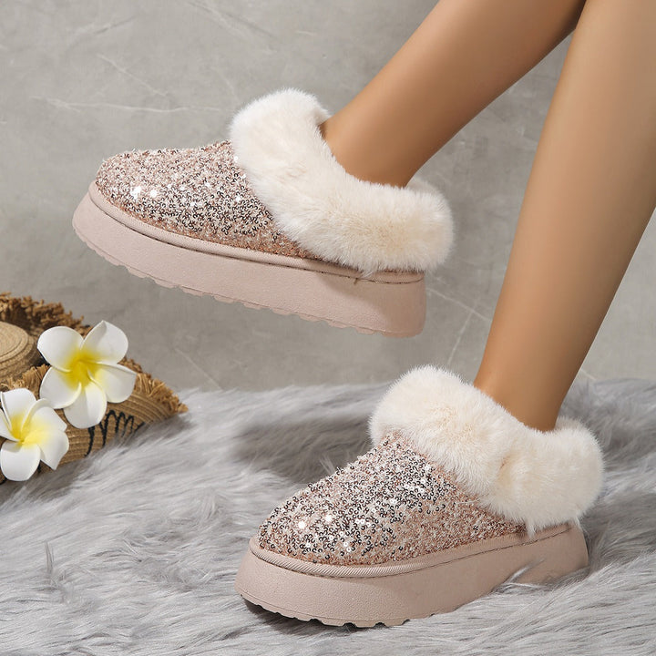 Stivali donna invernali con plateau, uniscono calore e tendenza. Ideali per affrontare il freddo con stile.