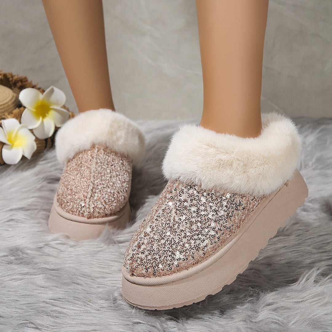 Stivali donna con plateau, calzature must-have per elevare ogni look. Eleganza e comfort dalla moda autunno.