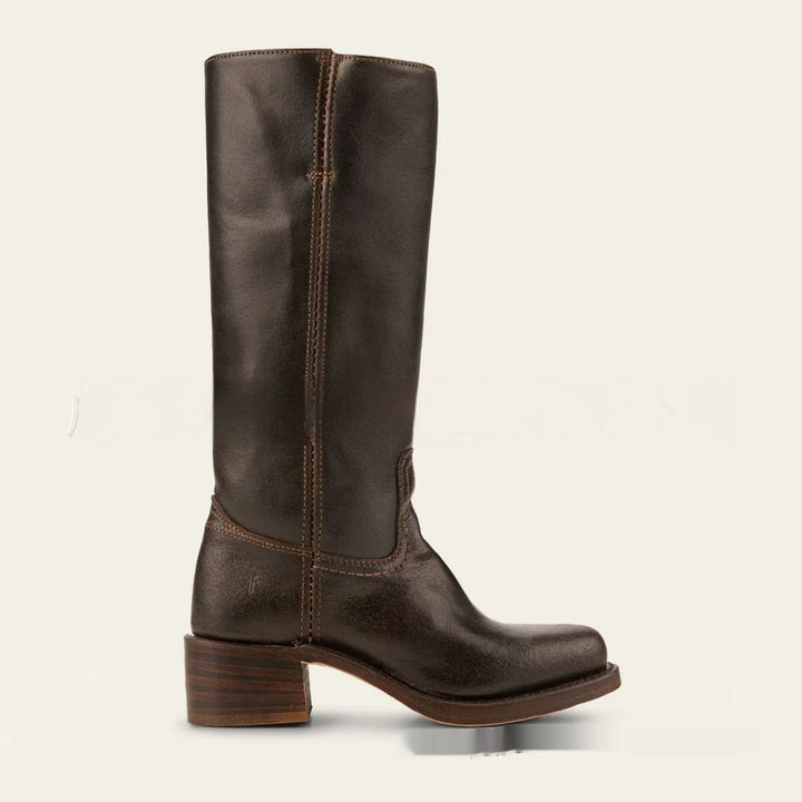 Nuova collezione stivali cowboy da donna, punta squadrata e tacco medio, look autunnale.