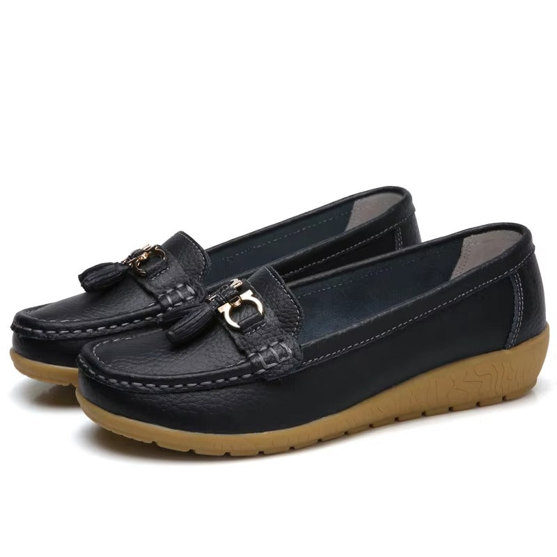 Mocassini donna in pelle marrone, calzature versatili per un comfort quotidiano ed un tocco chic.