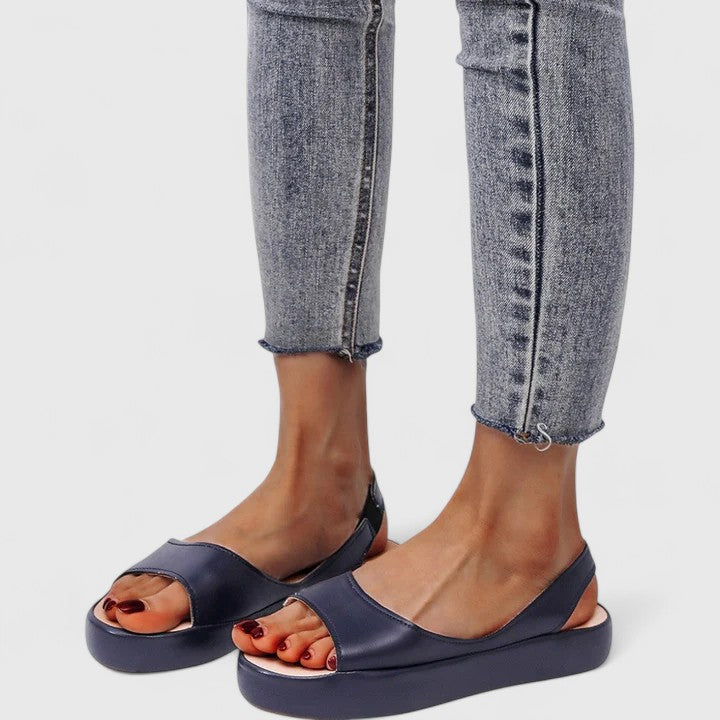 Comodi sandali da donna per l'estate, con supporto per arco, ideali per lunghe passeggiate e vacanze.