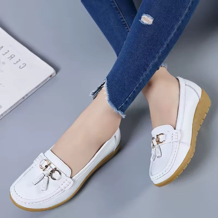 Mocassini blu da donna, design classico e comfort superiore, perfetti per l'ufficio o il tempo libero.