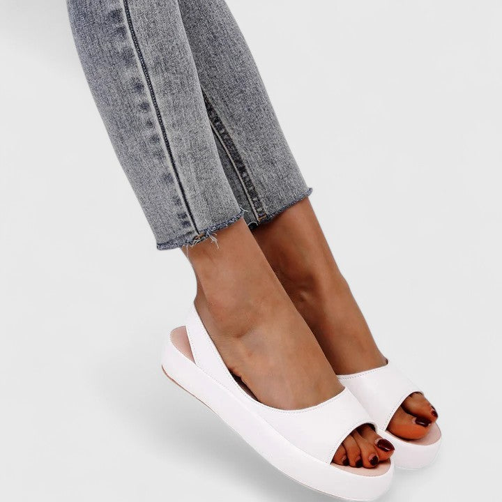 Sandali donna per l'estate, leggeri con supporto e design casual. Perfetti per vacanze e look quotidiani.