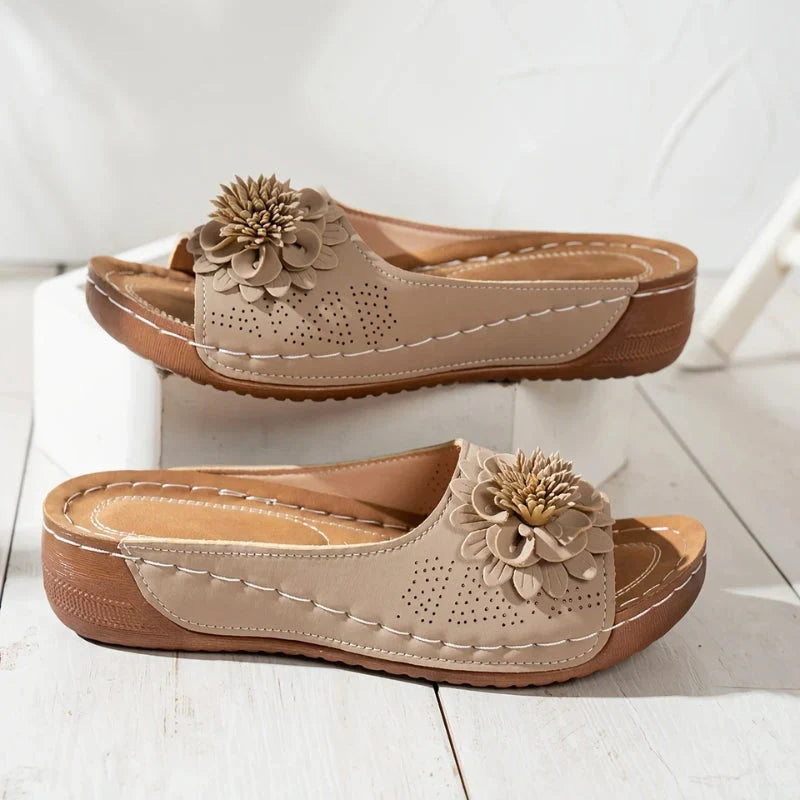 Ciabatte donna con zeppa per passeggio, supporto plantare e design floreale, massimo comfort.