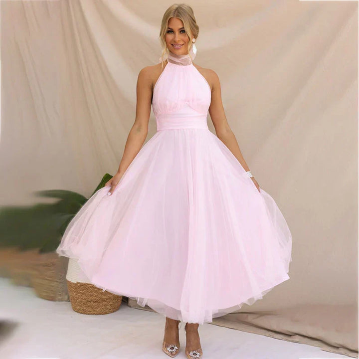 Abito da donna elegante con scollo all'americana, perfetto per cerimonie ed eventi speciali.