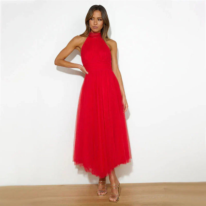 Abito da sera elegante donna, scollo all'americana, per un'occasione memorabile.