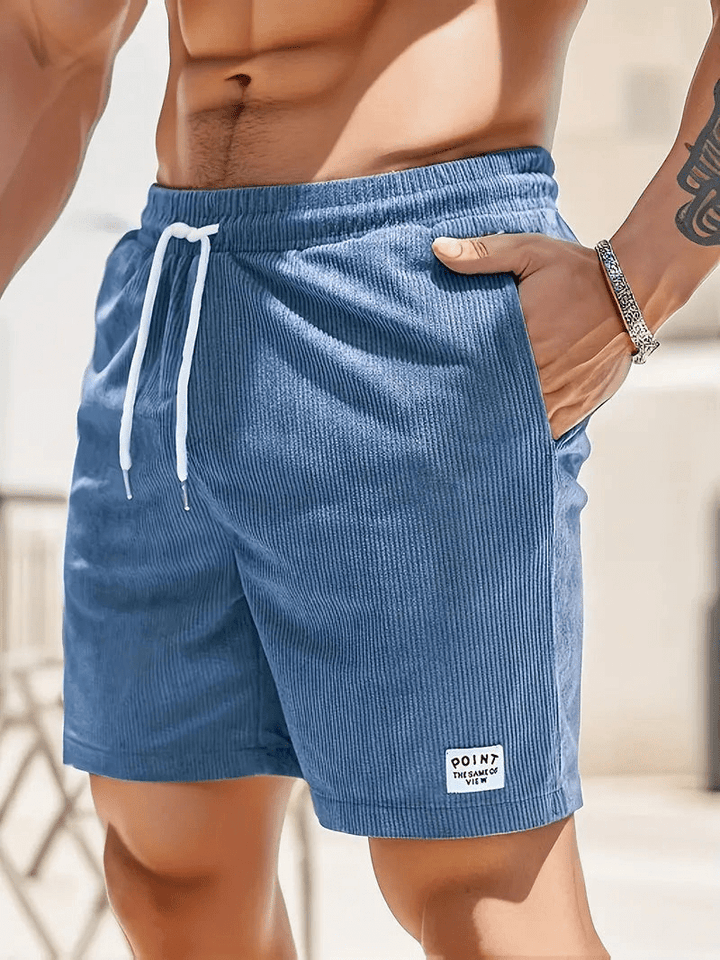 Shorts uomo leggeri per moda mare e tempo libero. Un capo essenziale per l'abbigliamento estivo casual con stile.