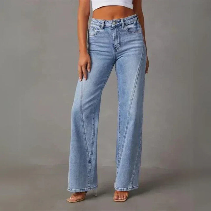 Jeans eleganti da donna, perfetti per look casual chic o serate speciali, abbinando comfort e stile versatile.
