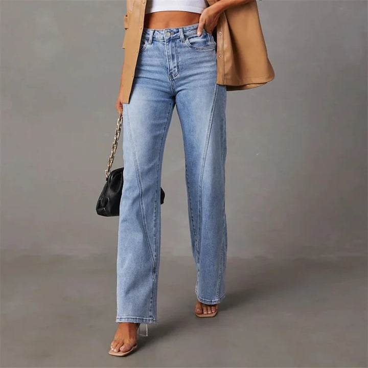 Jeans eleganti donna, design moderno e vestibilità impeccabile, ideali per valorizzare la figura con comfort e classe.