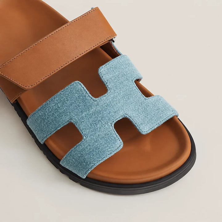 Versatili sandali unisex Saint-Tropez, perfetti per l'eleganza casual estiva.