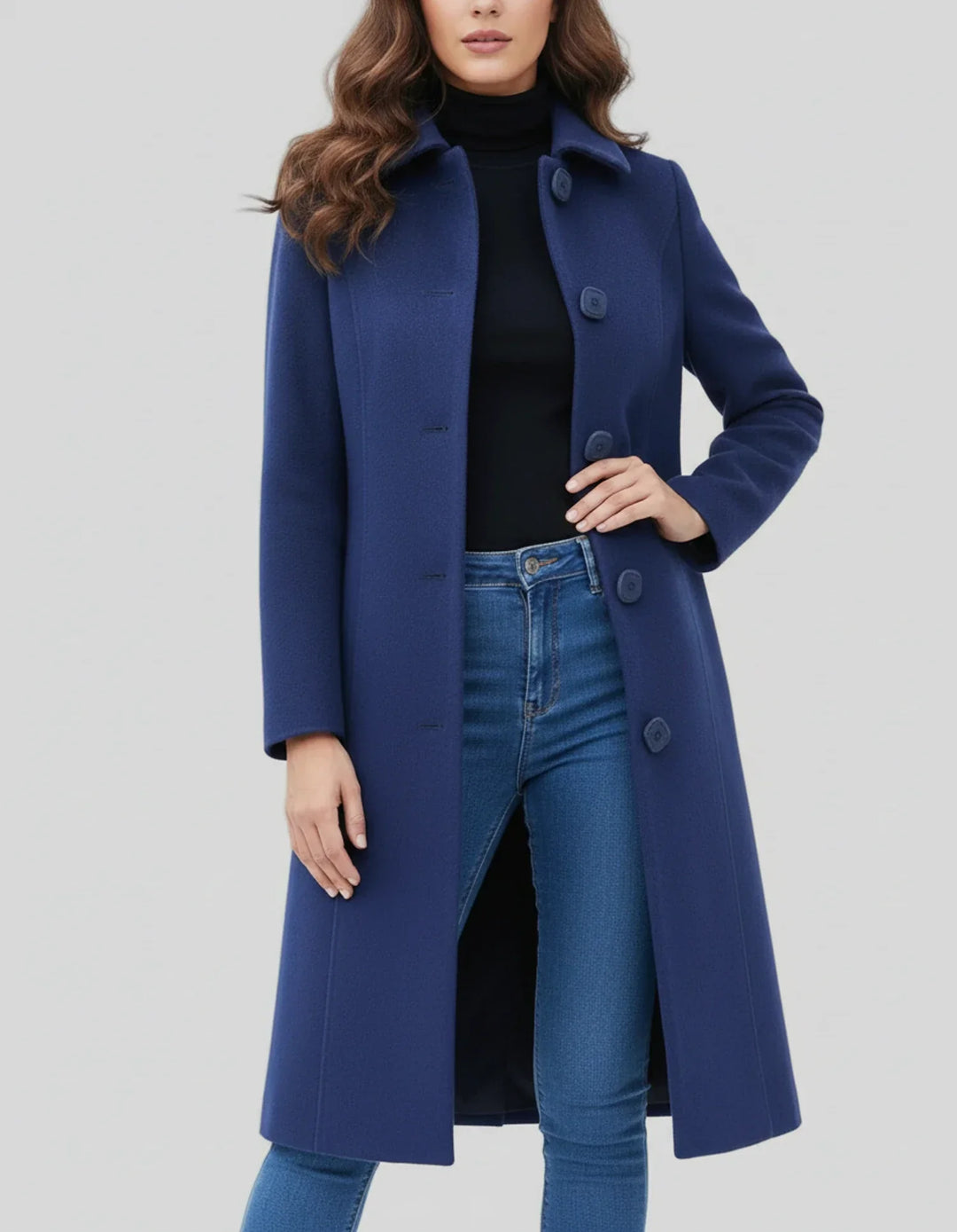Trench donna rosso, cappotto monopetto avvolgente, perfetto per un tocco di colore ed eleganza invernale.