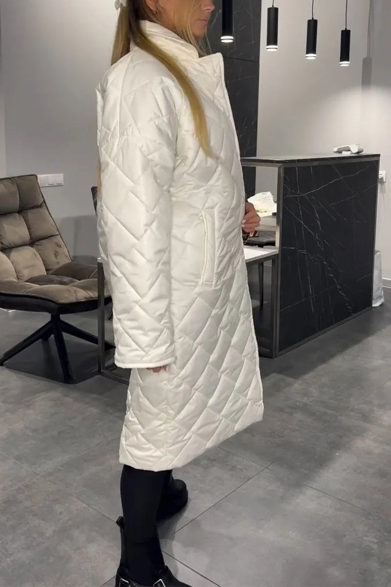 Moda femminile: cappotto trapuntato donna leopardato, capo statement per l'inverno. Stile unico e sofisticato.