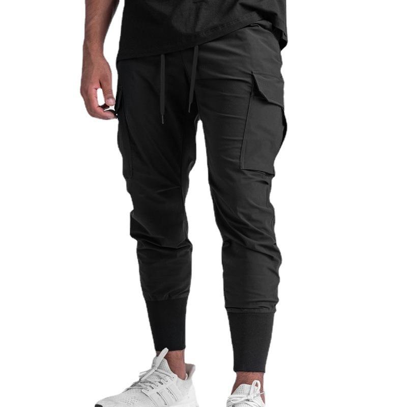 Pantaloni casual da uomo, modello jogger con tasche, per stile e comfort quotidiano.
