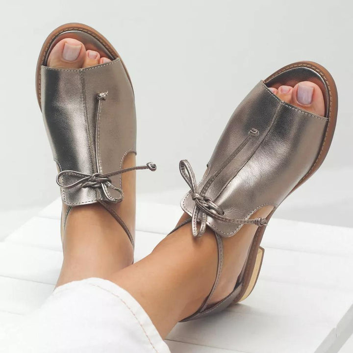 Sandali da donna eleganti e comodi con lacci. Perfetti per l'estate, stile casual o chic.