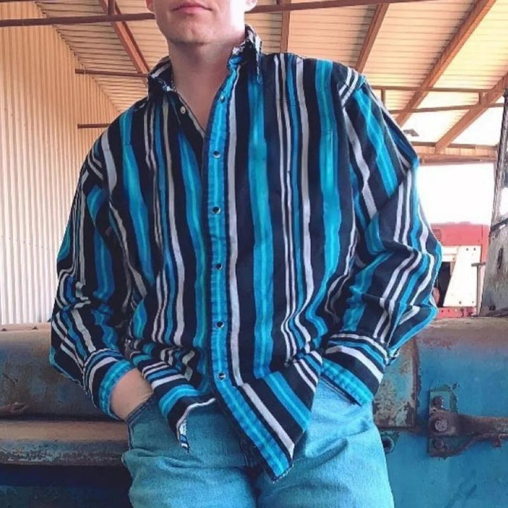 Elegante camicia uomo a righe, stile western, maniche lunghe, design casual per moda versatile.