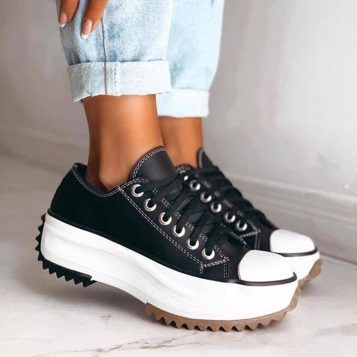 Sneakers donna plateau per uno stile urbano elegante. Calzature comode e di moda, perfette per il look casual.