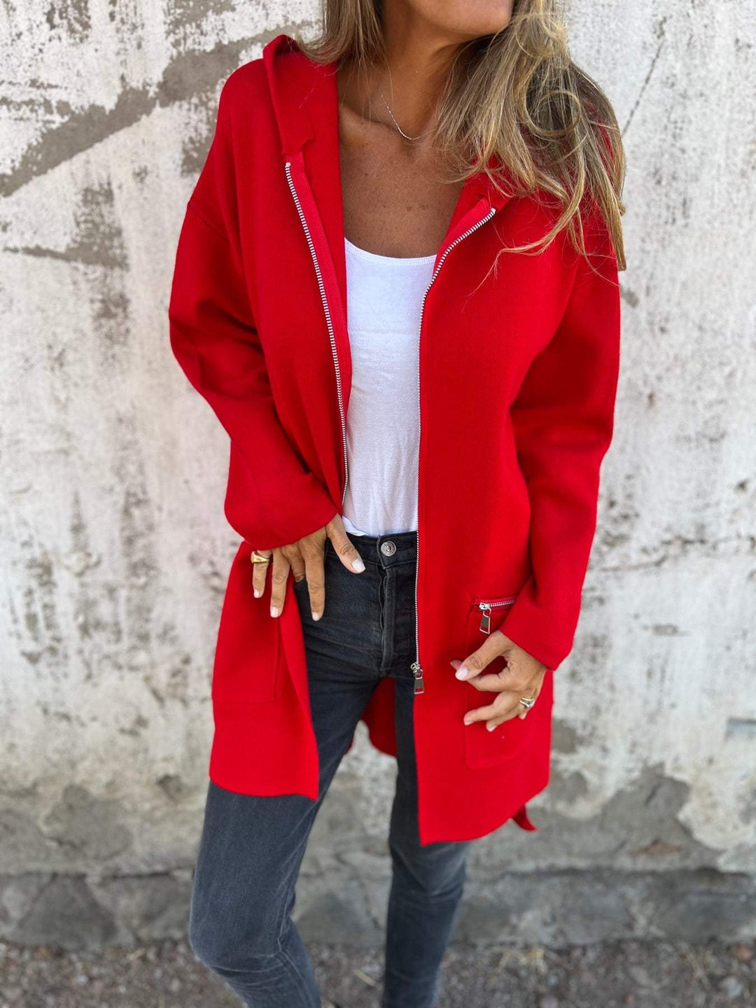 Cardigan lungo donna con cappuccio e zip, disponibile anche taglie forti, comodo e trendy.