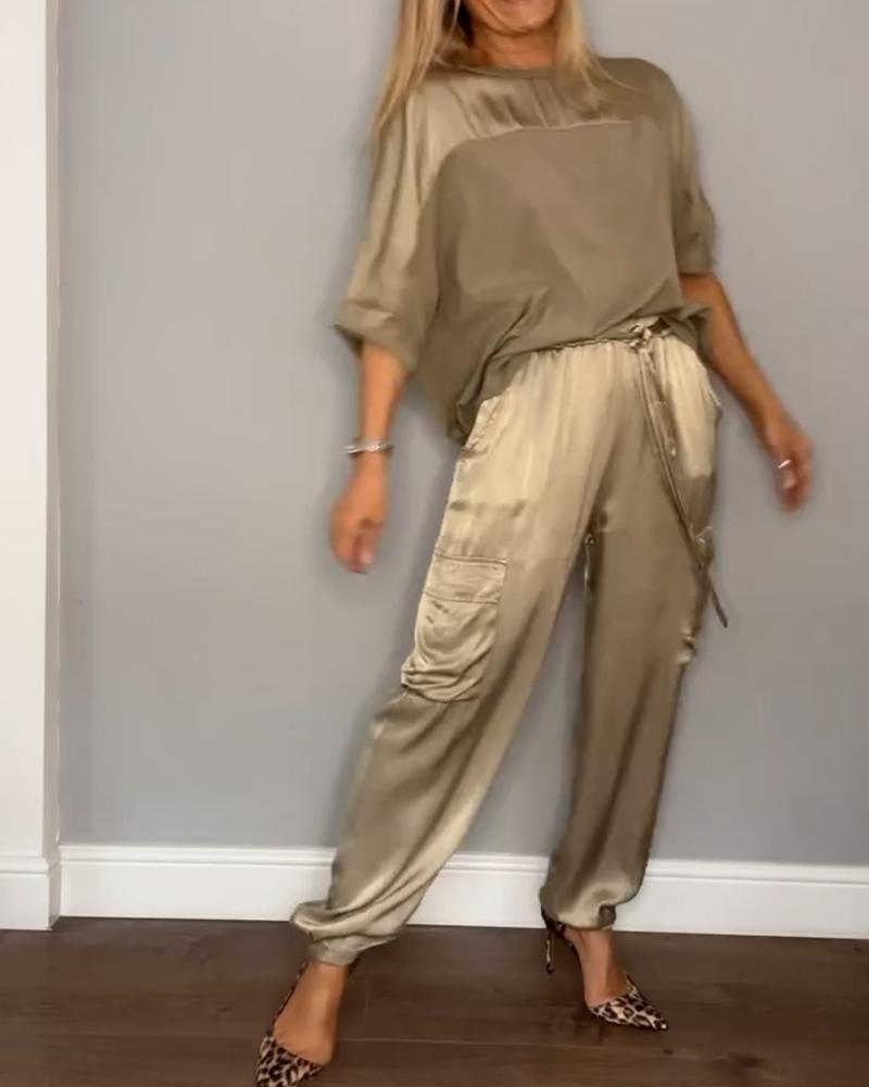 Completo donna estivo due pezzi, vestibilità comoda per un outfit casual e versatile.