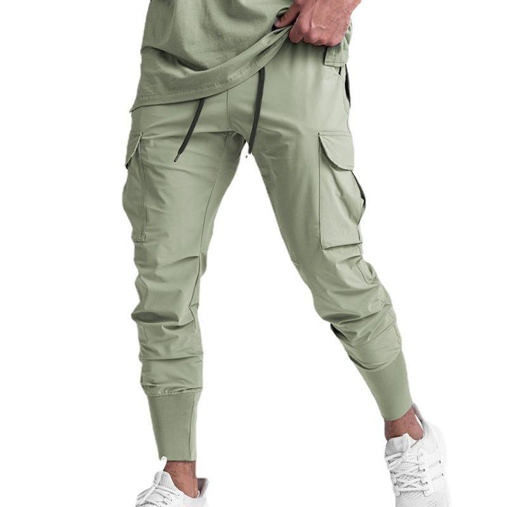 Pantaloni jogger sportivi da uomo neri, ideali per comfort e stile casual o attivo.