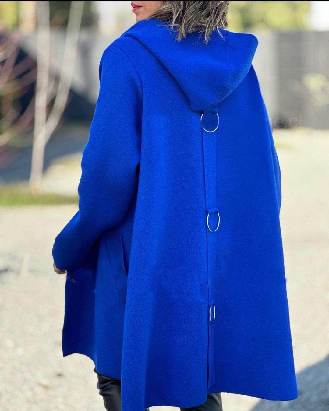 Giacca lunga invernale da donna, perfetta per un look quotidiano caldo e alla moda, con grande comfort.