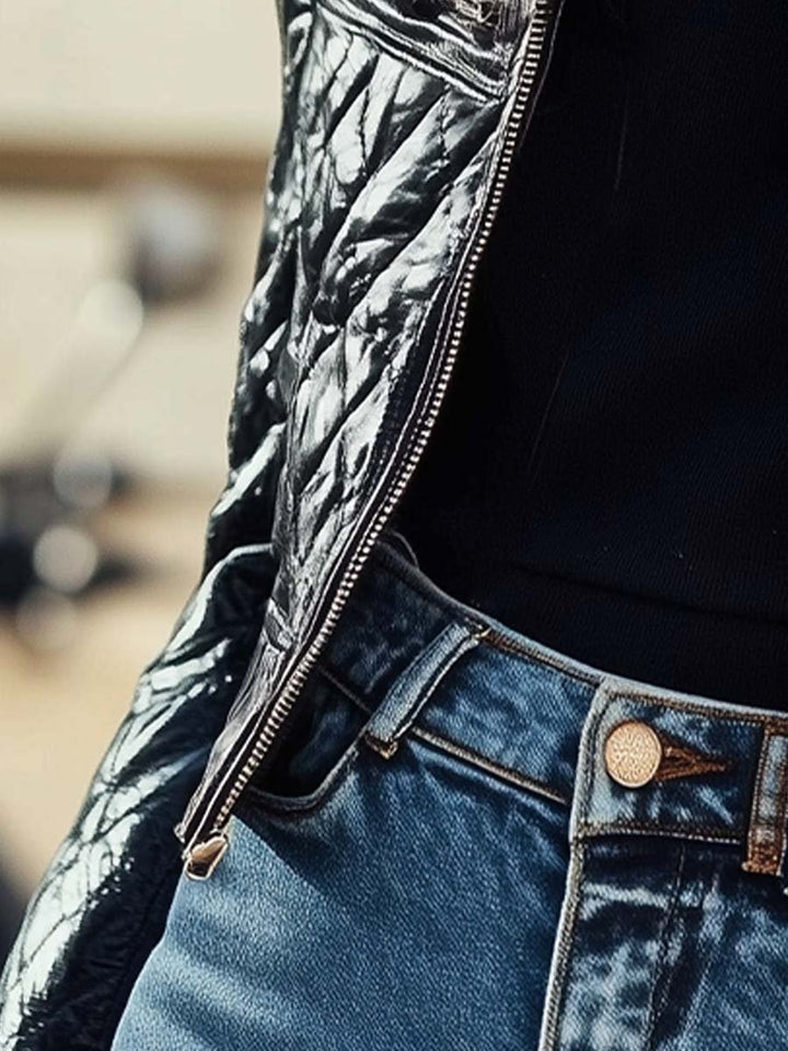 Elegante giacca donna nera trapuntata con collo retrò, versatile per outfit casual o sofisticati, autunno/inverno.