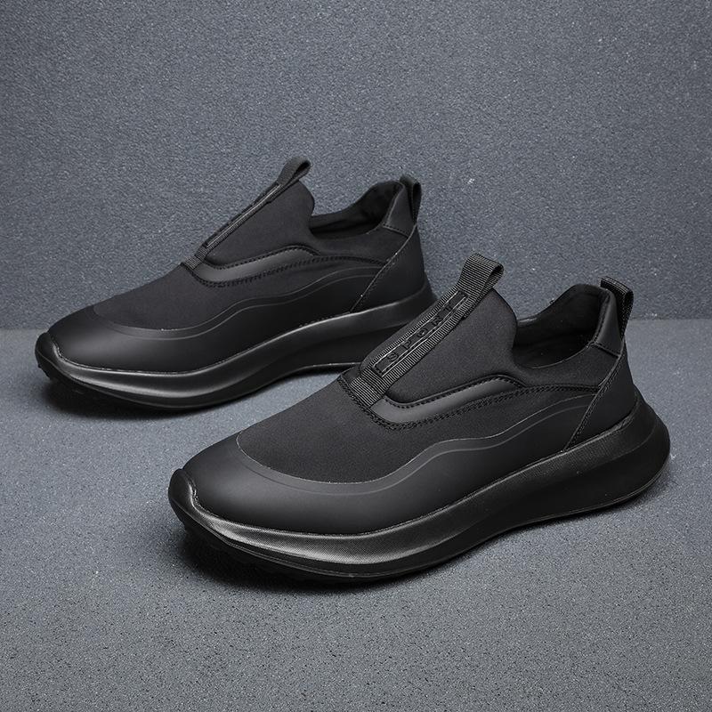 Sneakers donna nere dal design ergonomico, antiscivolo e con soletta estraibile per postura corretta.
