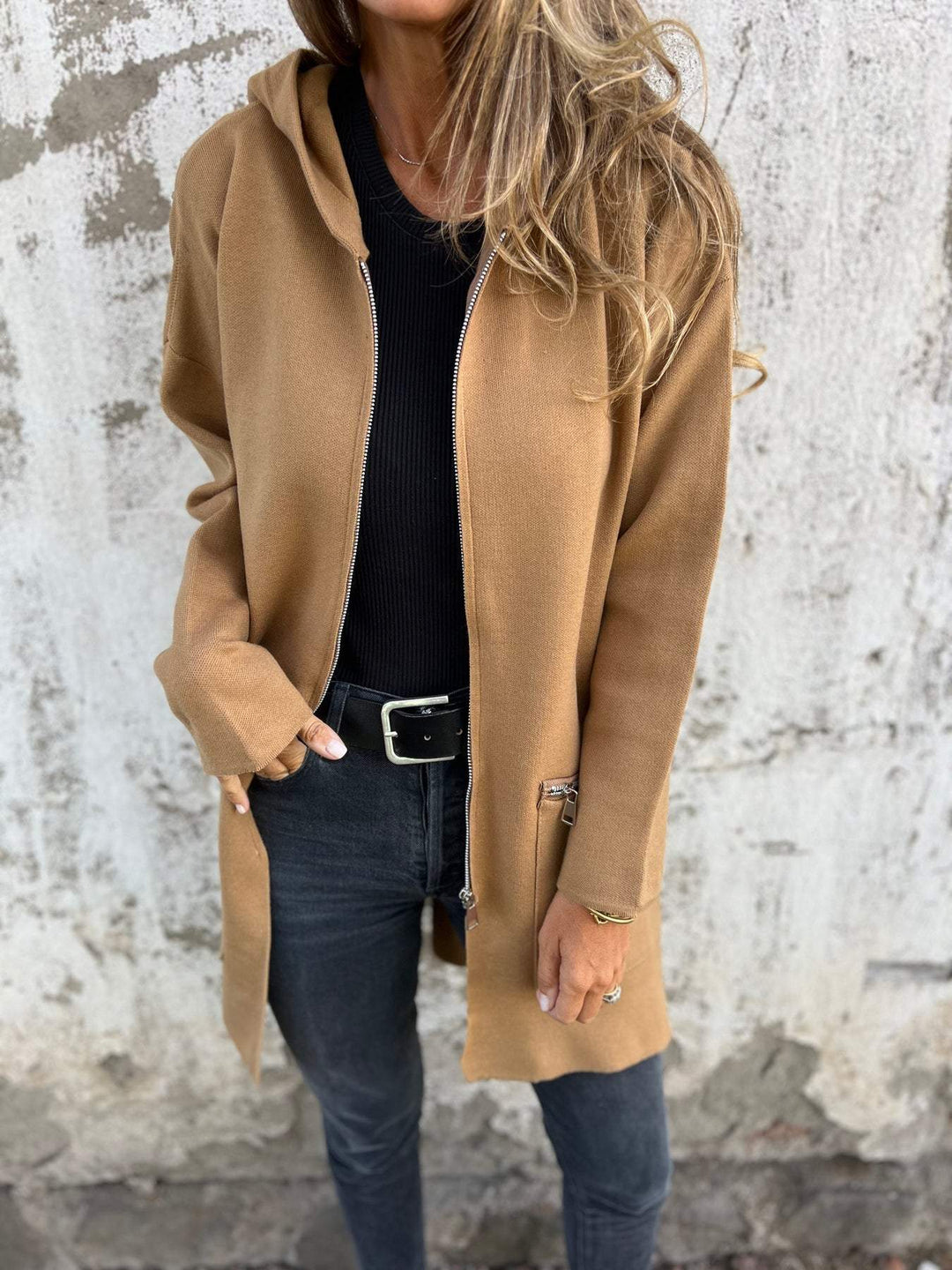 Cardigan lungo donna con cappuccio e zip, perfetto per autunno/inverno.