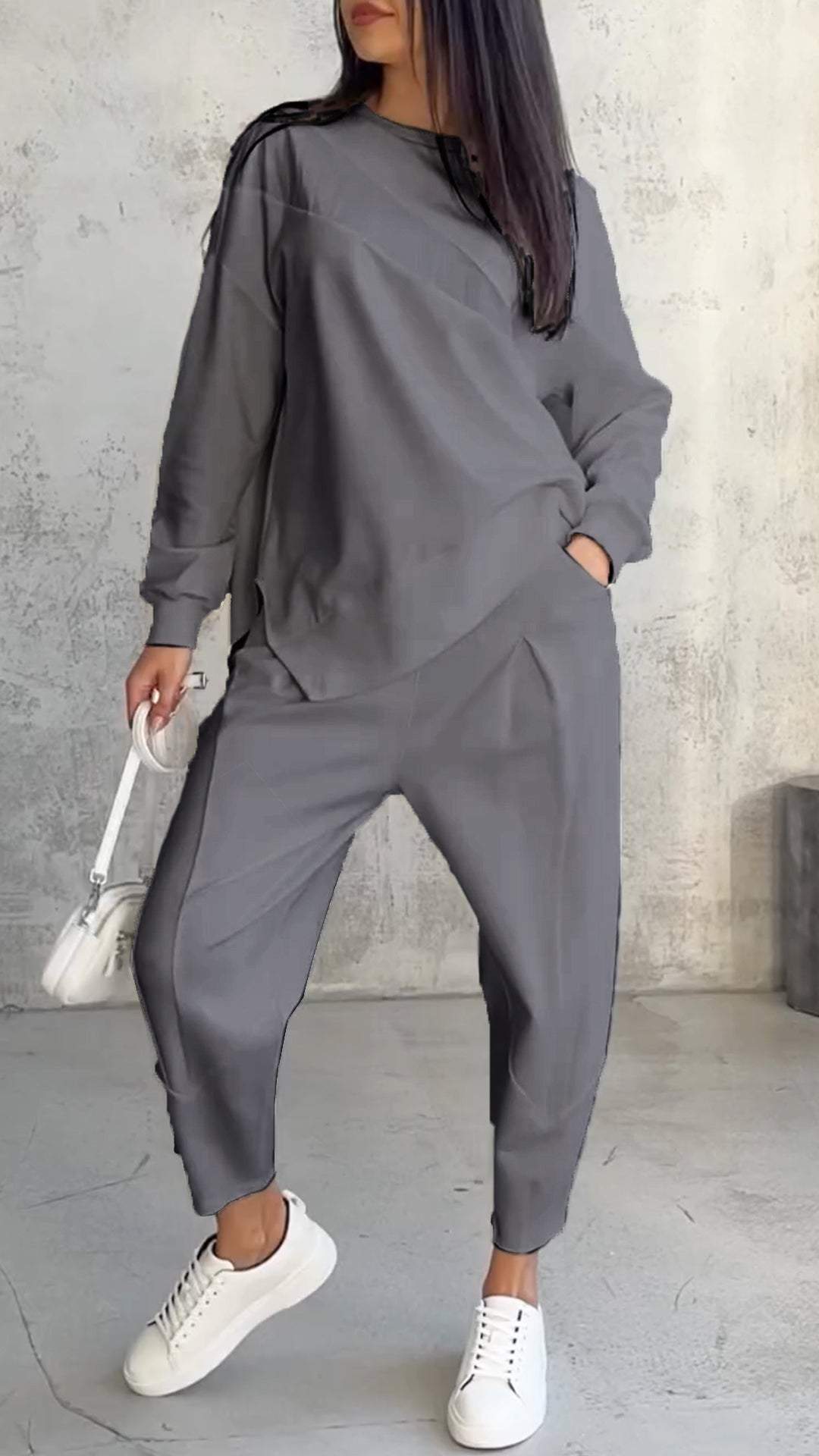 Set versatile donna due pezzi, con maglia girocollo e pantaloni comodi per il tempo libero.