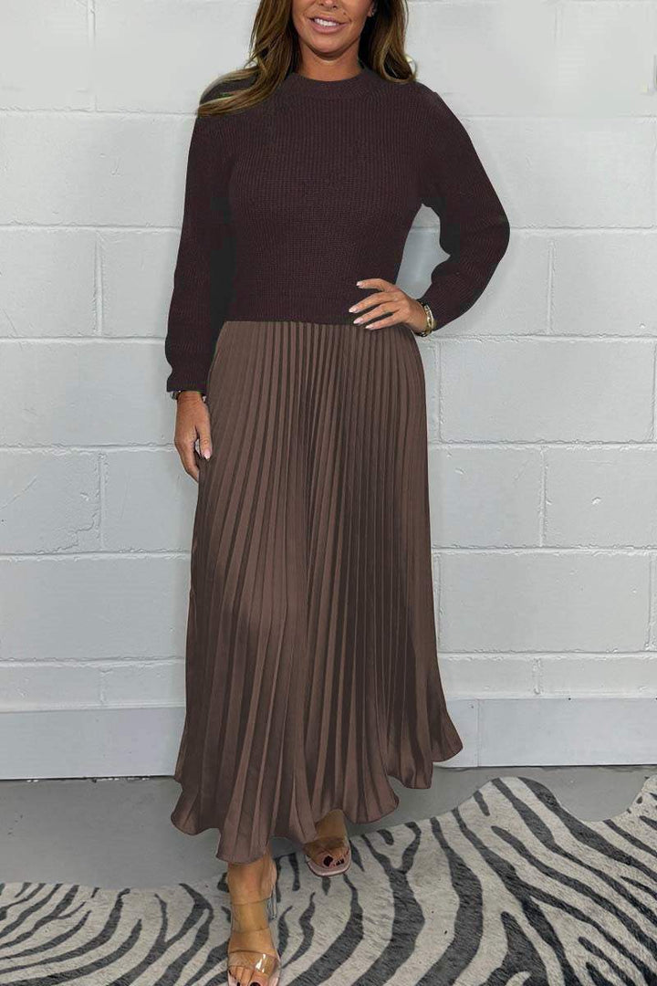 Completo due pezzi donna: maglione morbido in maglia e gonna plissé in raso. Abbigliamento femminile autunno.