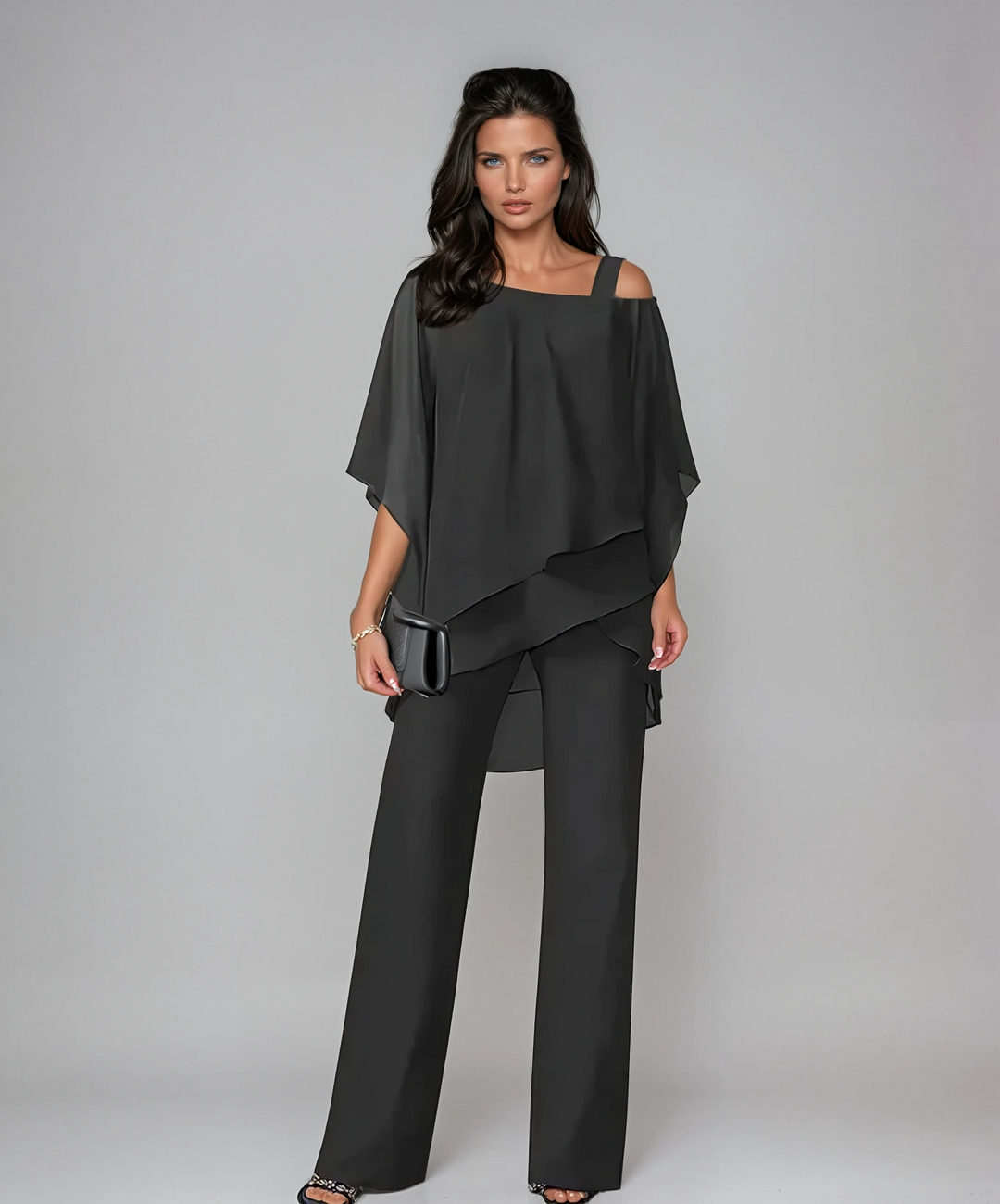 Set coordinato donna versatile: top stratificato fluido e pantaloni eleganti, ideale per casual chic e comfort.