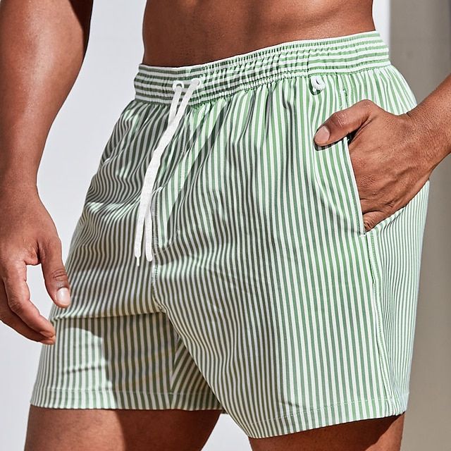 Boardshorts uomo confortevoli per vacanze estive, ideali per stile spiaggia, piscina e tempo libero.