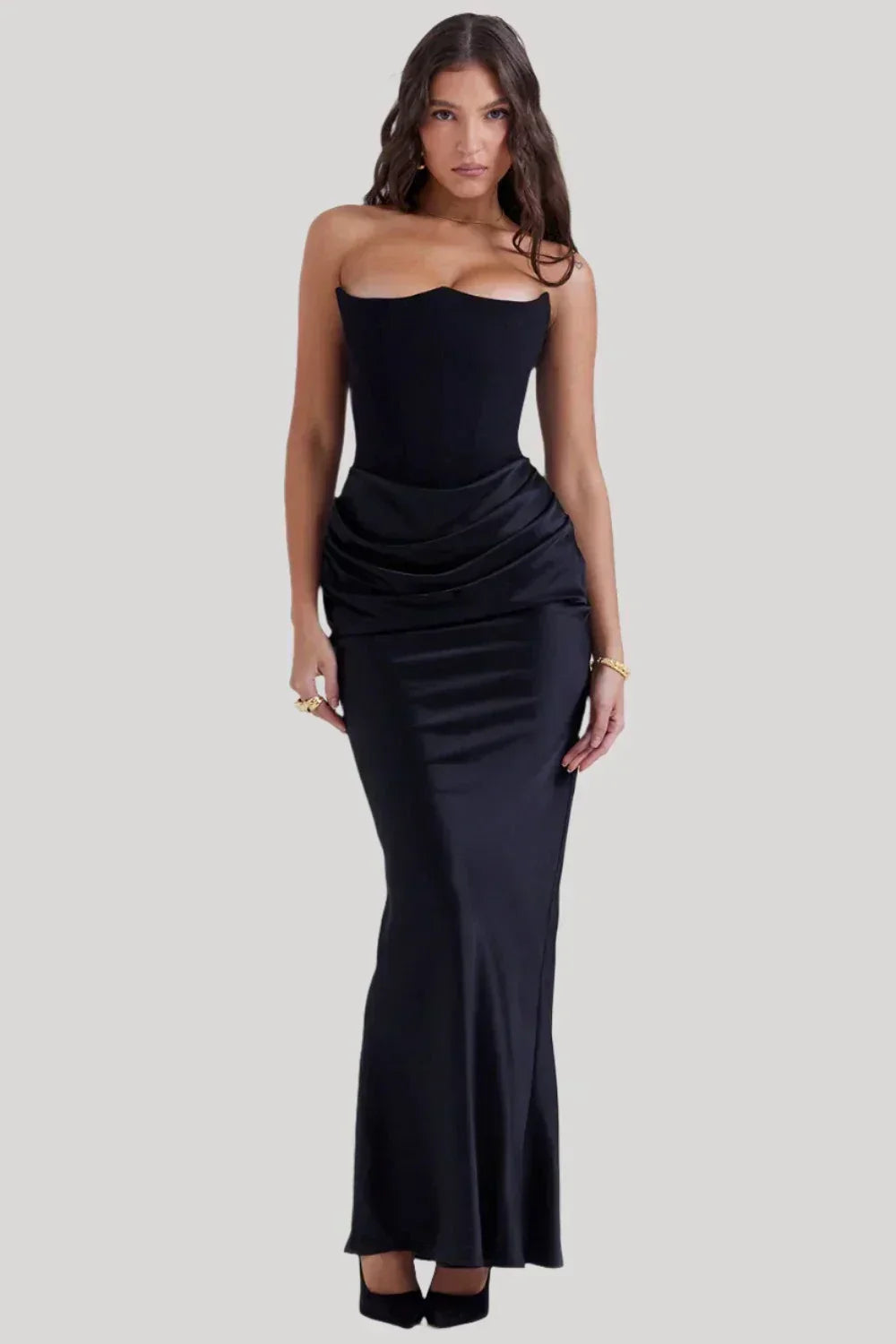 Abito maxi elegante donna senza spalline, perfetto per serate formali e matrimoni, in un design raffinato.
