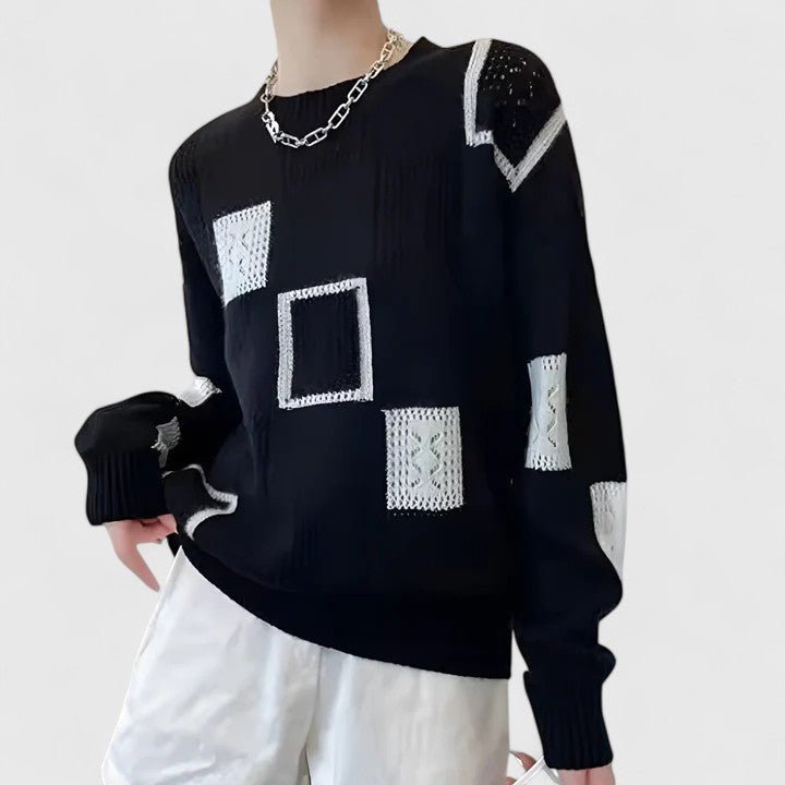 Elegante maglione donna geometrico traforato, girocollo, ideale per un outfit di moda versatile.