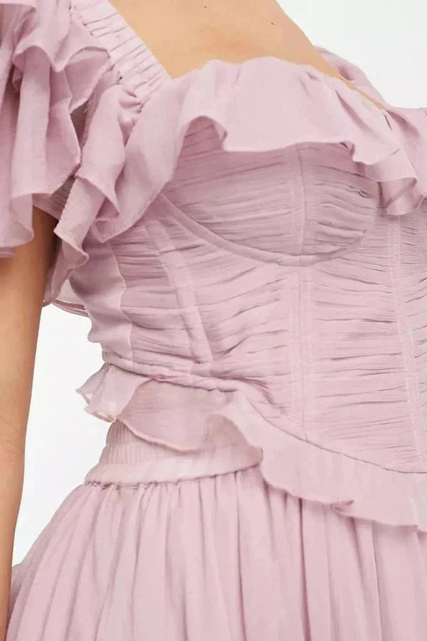Completo donna midi rosa con corsetto e maniche a balze, un set due pezzi elegante per outfit estivi alla moda.